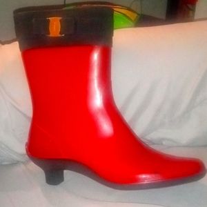Rubber rain boots brand is feragaino made in Italy size9